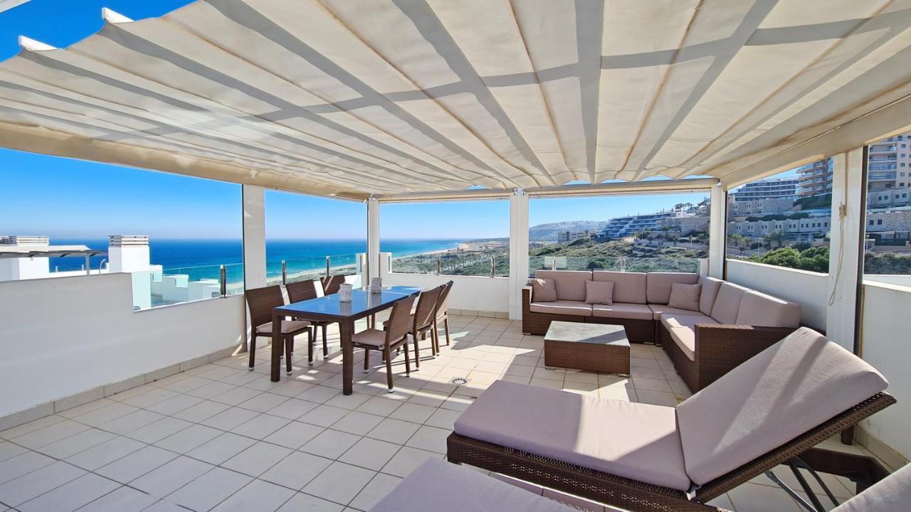 Beachfront Luxury Apartments By Nras Ареналес дел Сол Екстериор снимка