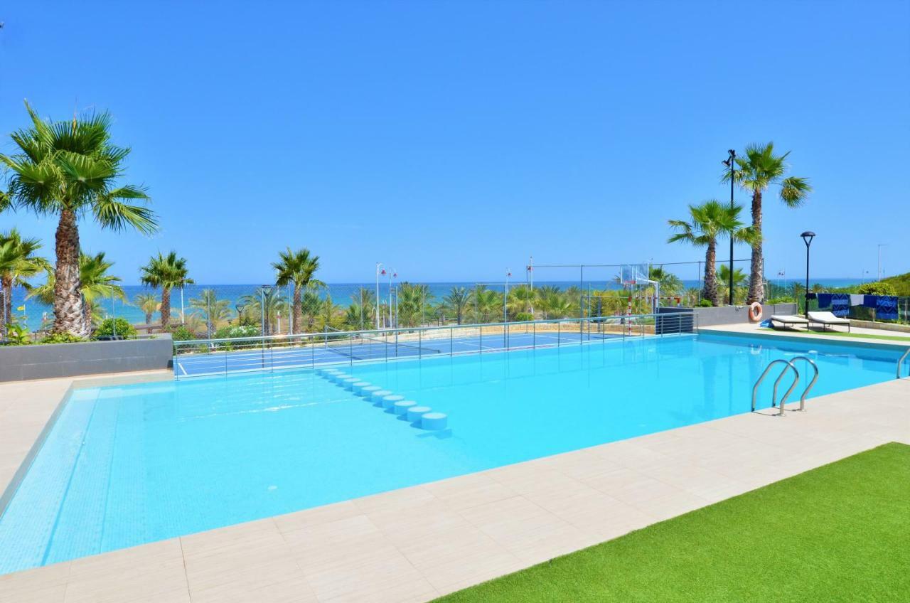 Beachfront Luxury Apartments By Nras Ареналес дел Сол Екстериор снимка