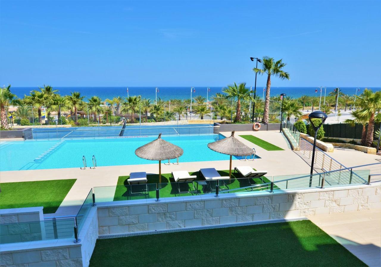 Beachfront Luxury Apartments By Nras Ареналес дел Сол Екстериор снимка